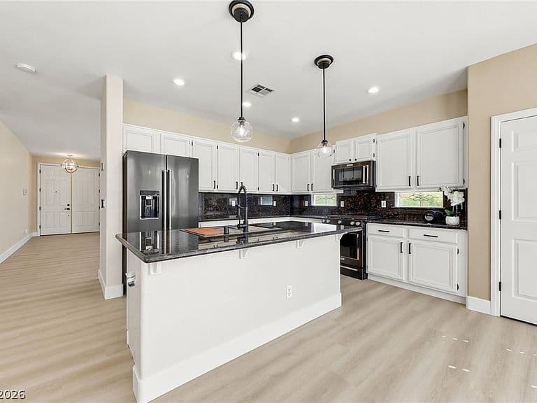 2551 Williamsburg St photo 2