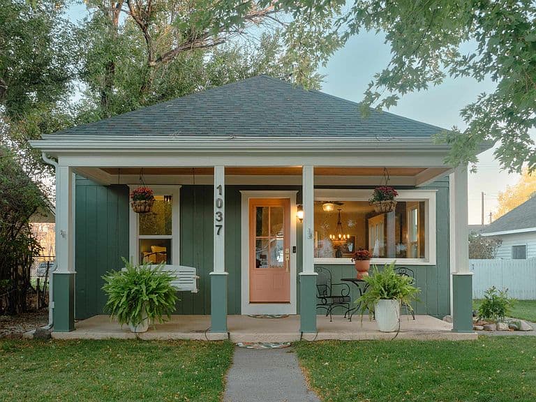 1037 Alger Ave photo 2