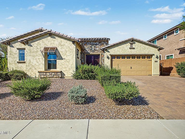 2662 E LA COSTA Drive photo 2