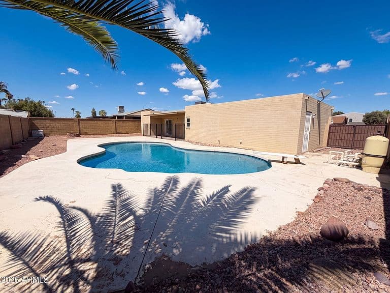 817 W ISABELLA Avenue photo 5