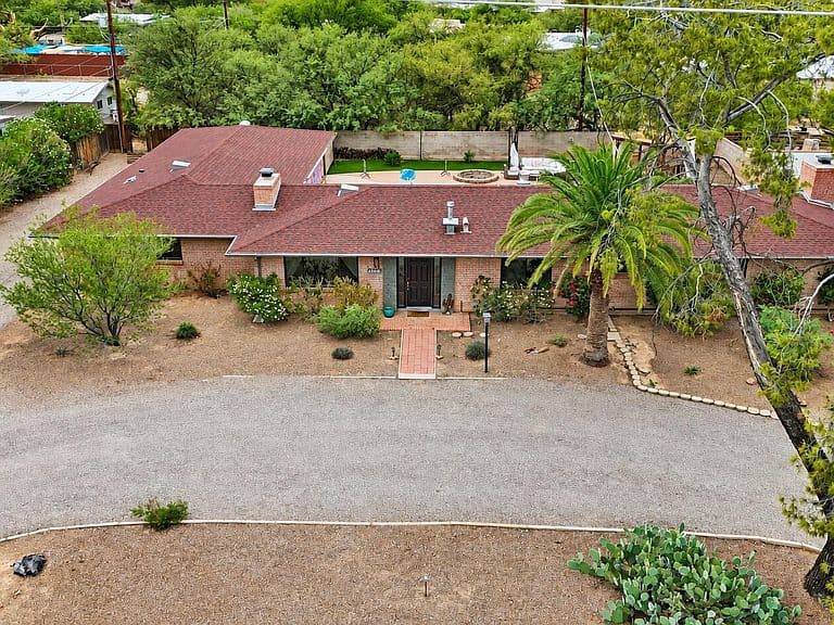 2621 N Swan Rd photo 1