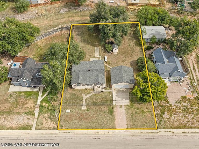 1423 Evans St photo 3