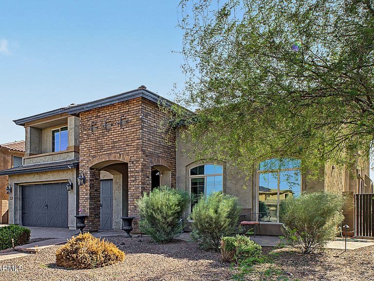 18155 W SELLS Drive photo 5