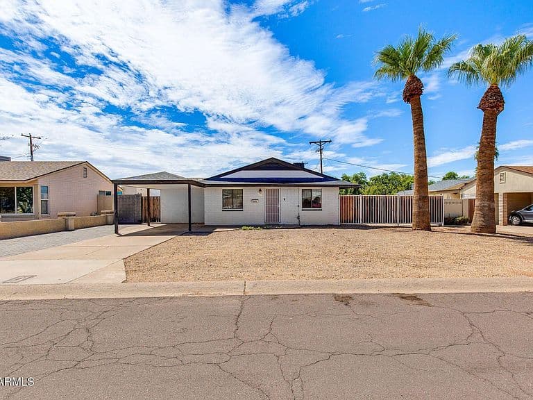 4609 E ALMERIA Road photo 3