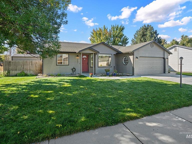 1221 W Waltman Dr photo 2