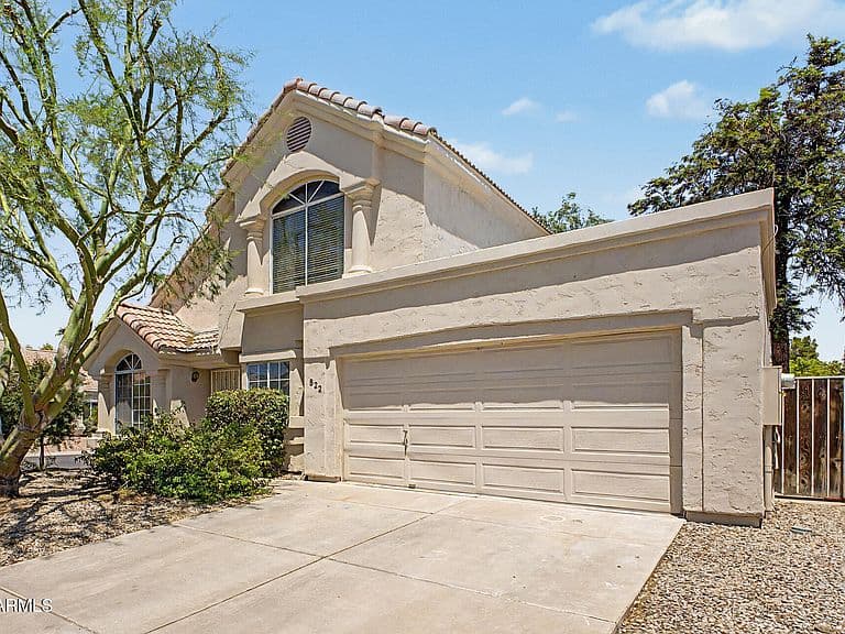 822 W BRADFORD Drive photo 2