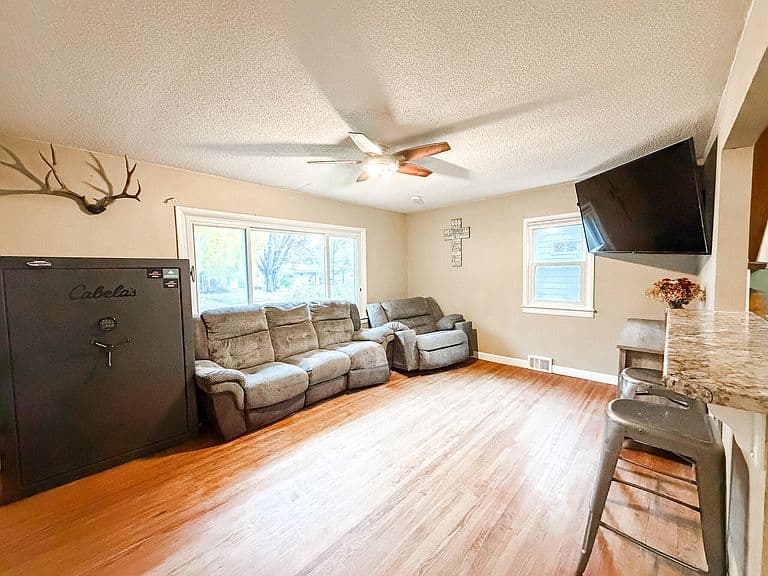 1153 Utah Ave SE photo 4