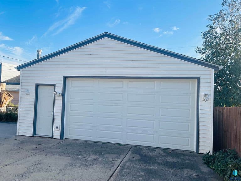 1405 W Thompson Dr photo 5