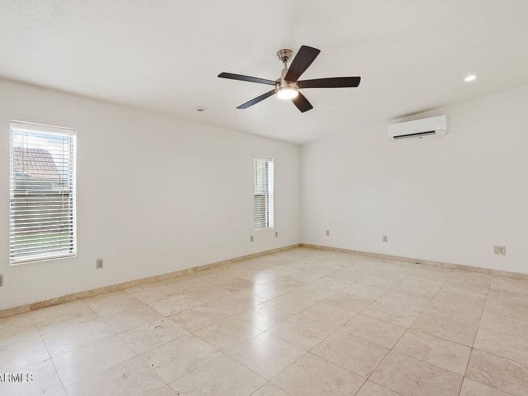 1023 E DERBY Drive photo 5