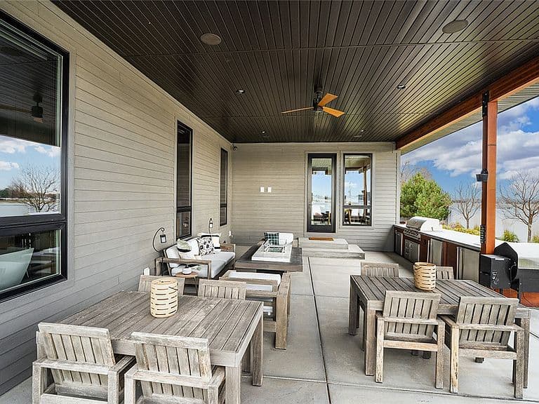 1039 Vineyard Way photo 2