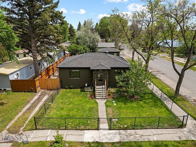 123 3rd Ave E photo 1