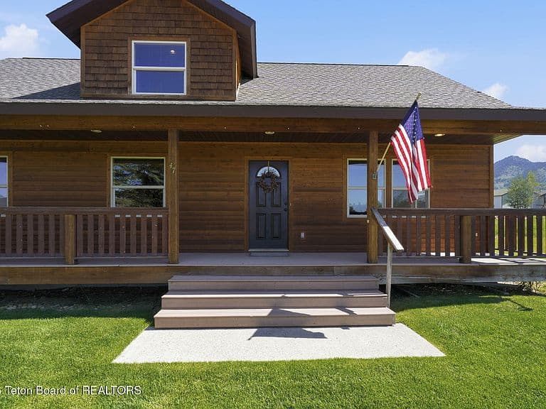 47 Holly Dr photo 4