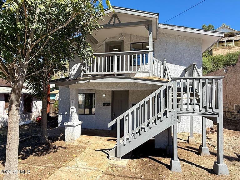 211 S LATHAM Boulevard photo 2