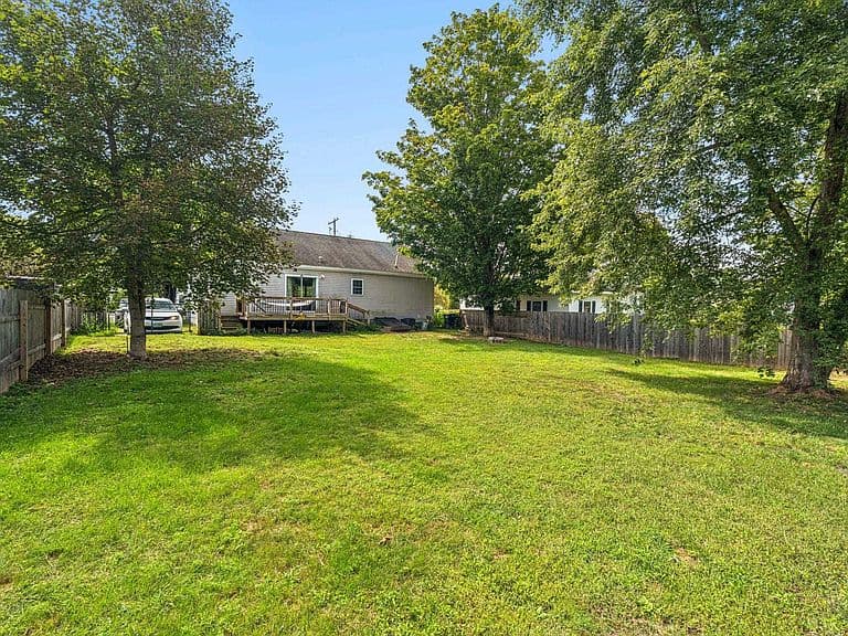 183 Maple Avenue photo 4