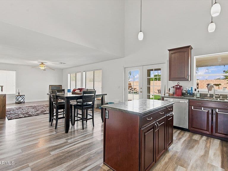 7414 W MELINDA Lane photo 5