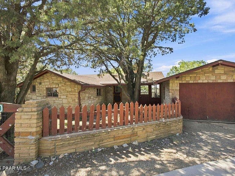 490 E Juniper Dr photo 1
