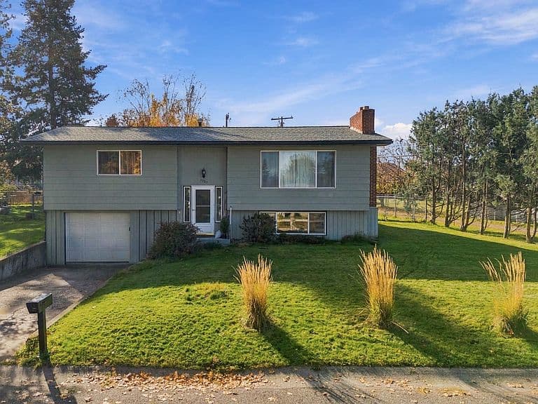 2323 Briggs St photo 1