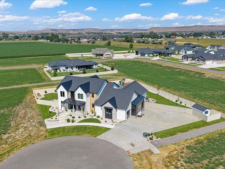 518 Moonstone Ln photo 3