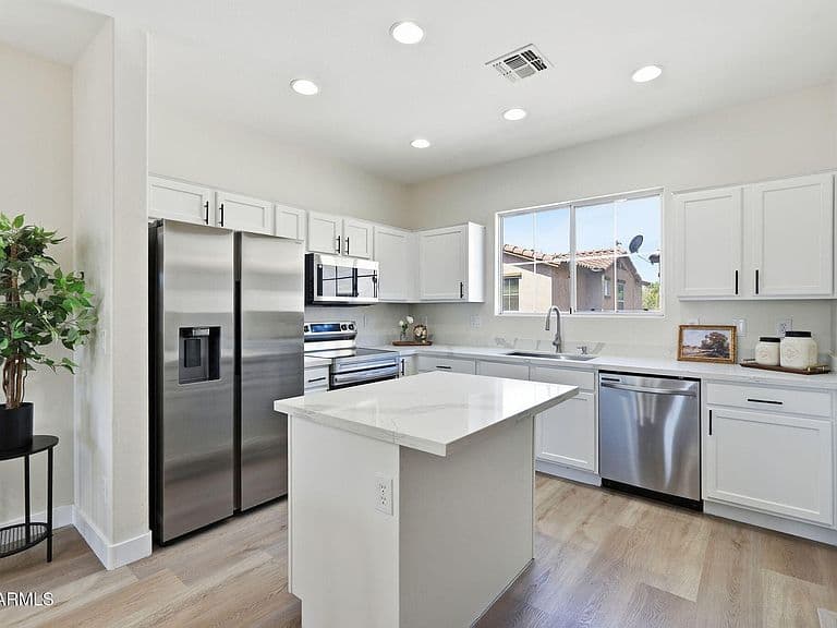 2016 N 78TH Avenue photo 1