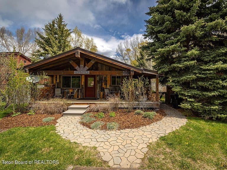 1655 E J West Dr photo 1