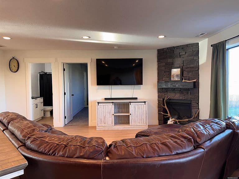 128 Kerri Way photo 3