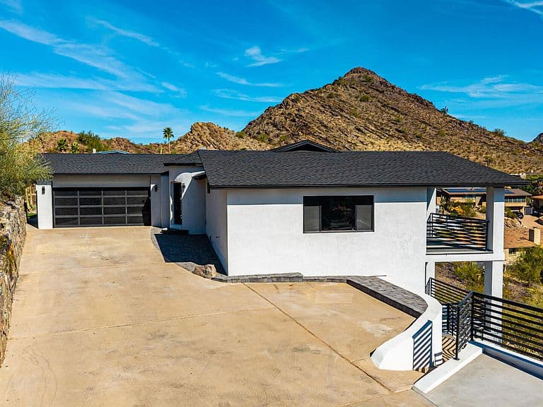 1402 E LAS PALMARITAS Drive photo 1