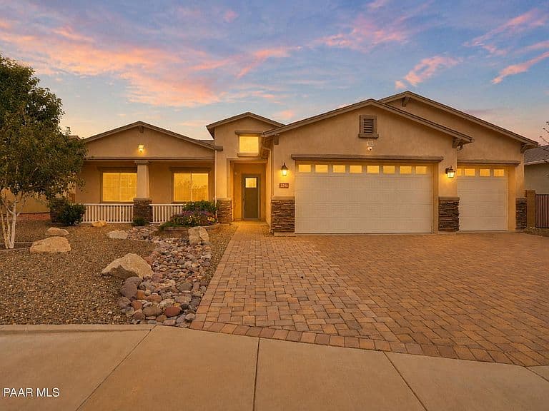 8248 N Sunset Rdg photo 1
