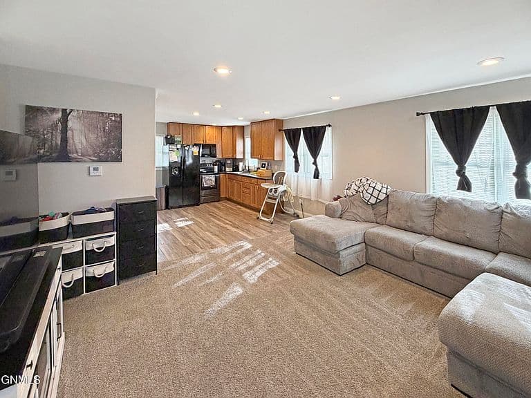 519 W Highland Dr photo 2