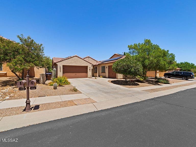 734 W Camino Curvitas photo 3