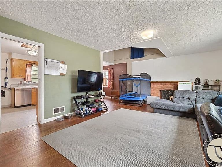 2424 Elizabeth St photo 4