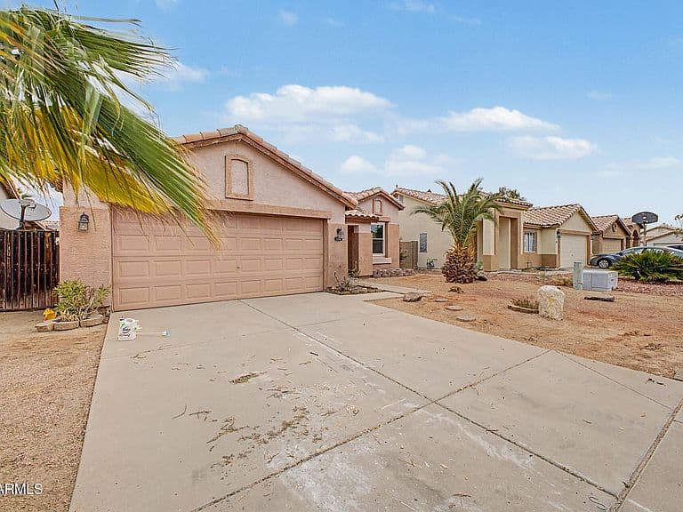 8346 W HUBBELL Street photo 2