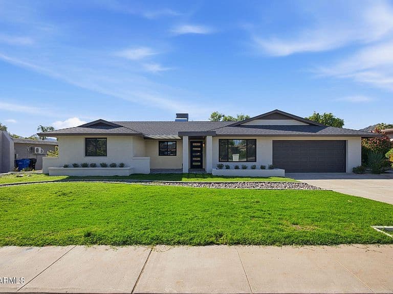 2431 E DESERT COVE Avenue photo 2