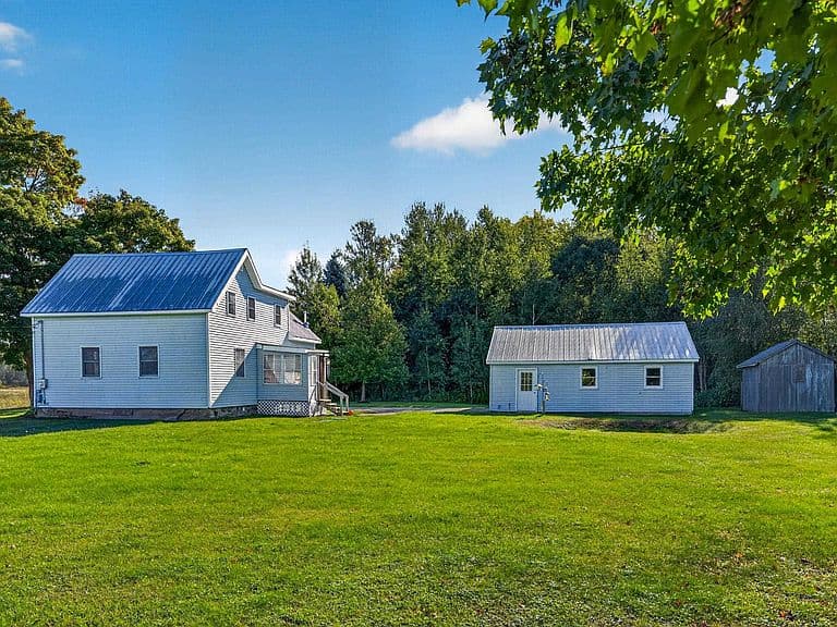 1346 Bridge Road photo 2
