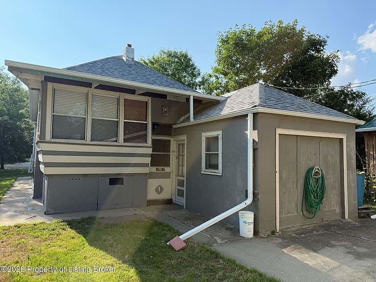 308 4th Ave W photo 3