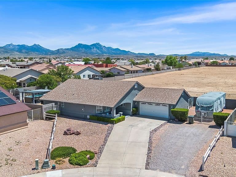 3092 Southern Loop photo 2