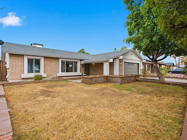 1023 W Carter Drive photo 5
