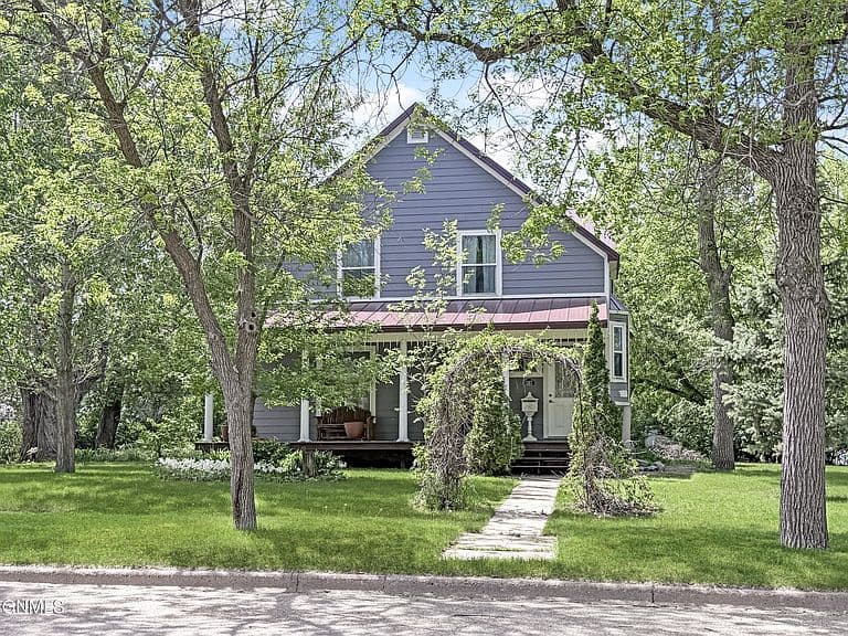 387 7th Ave N photo 1