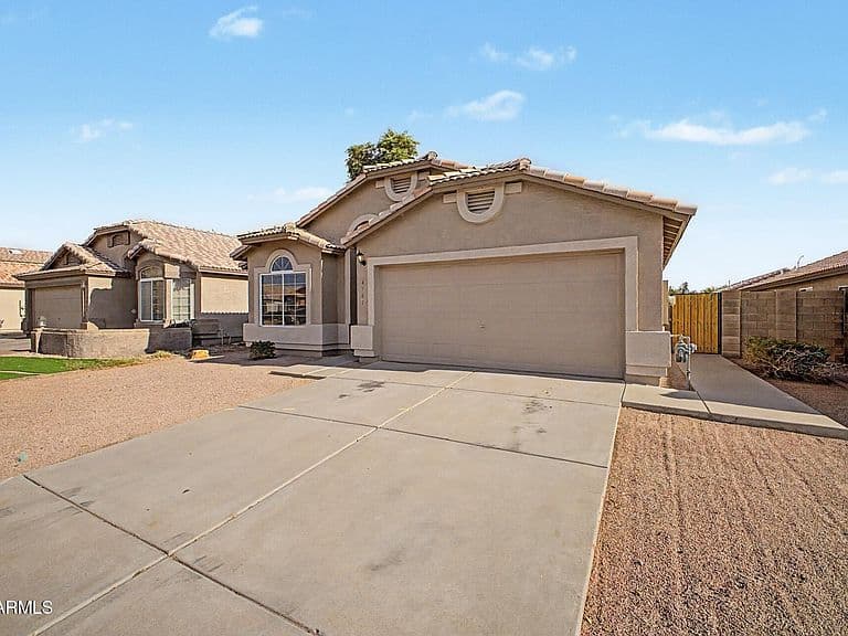 4961 E Holmes Avenue photo 3