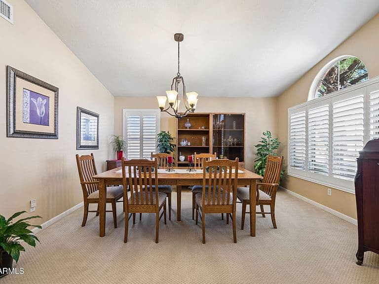 6637 W CREST Lane photo 2