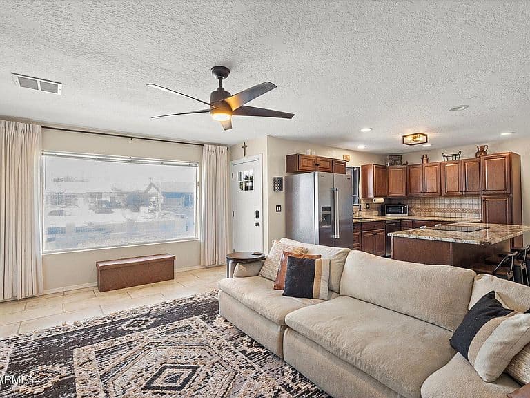 3243 W GROVERS Avenue photo 4
