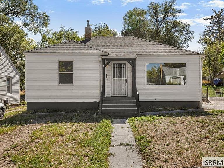 77 Cottonwood Ave photo 2
