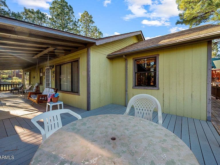 2240 EAGLE Lane photo 4