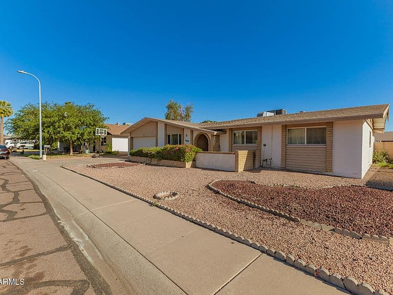 4419 W VOGEL Avenue photo 3