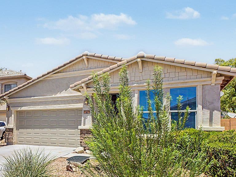 41592 W ELM Drive photo 3