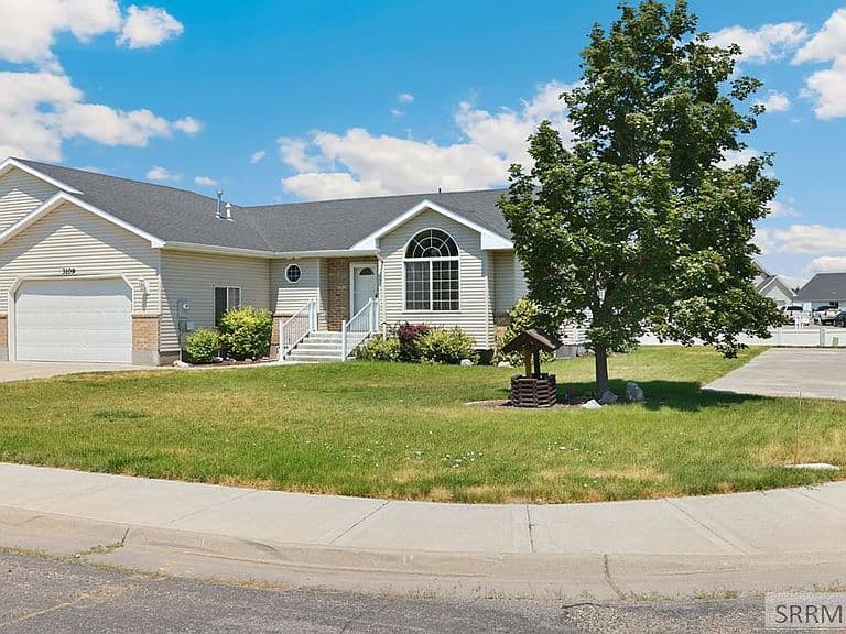 3109 Madeline Dr photo 2