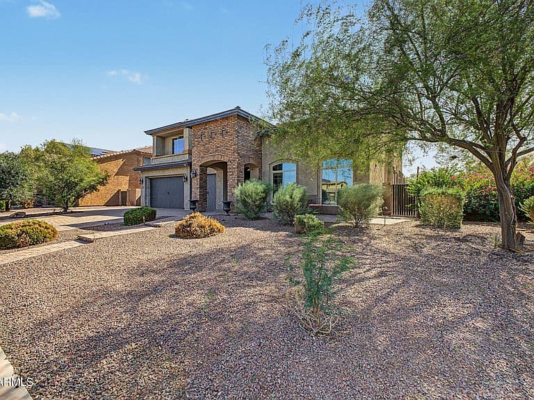 18155 W SELLS Drive photo 4