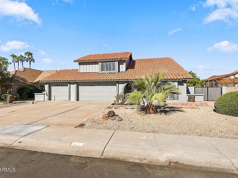 12022 N 65TH Avenue photo 3