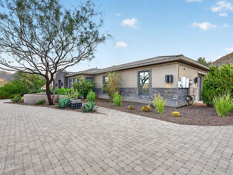 11605 E DESERT HOLLY Drive photo 4