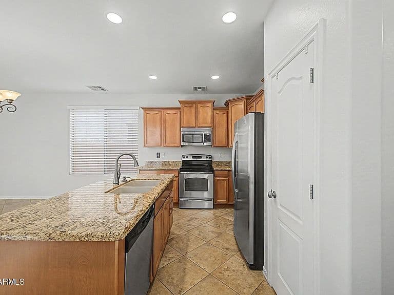 14552 W MAUI Lane photo 4