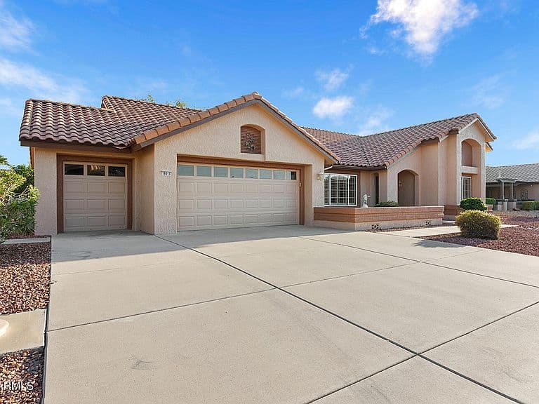 15013 W SENTINEL Drive photo 1